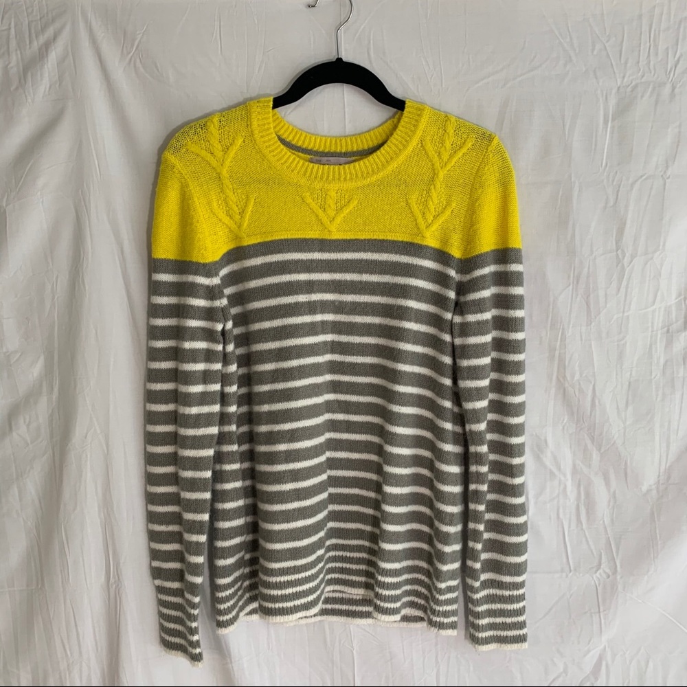GAP sweater